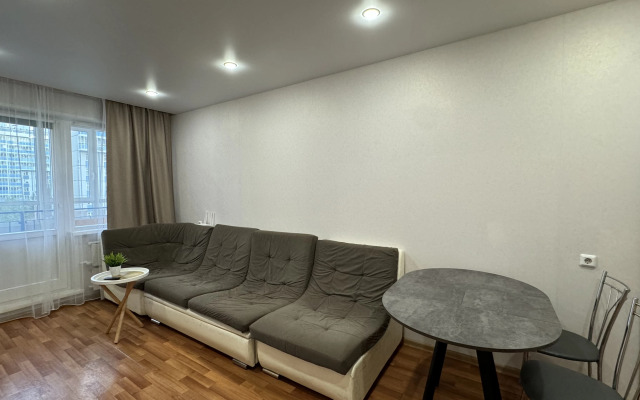 3-kh Komnatnaya Na Beregu Yeniseya Flat