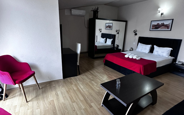 Qeroli old town Hotel