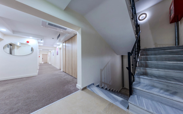 Roys Hotel & Suites Hotel