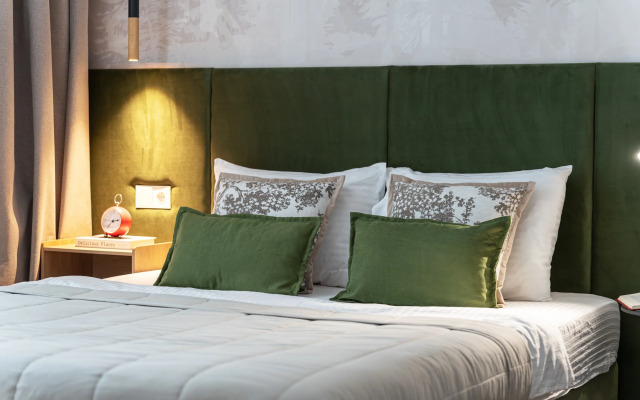 Квартира с отдельной спальней рабочим местом и авторским интерьером