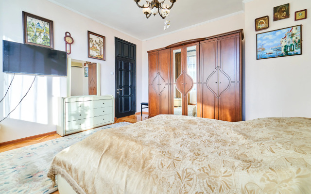 320 m² in the Very Center of Sochi Private House
