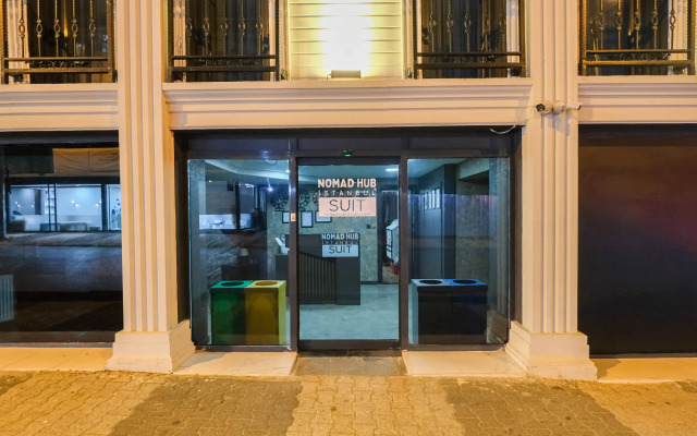Отель Nomad Hub Istanbul Suit