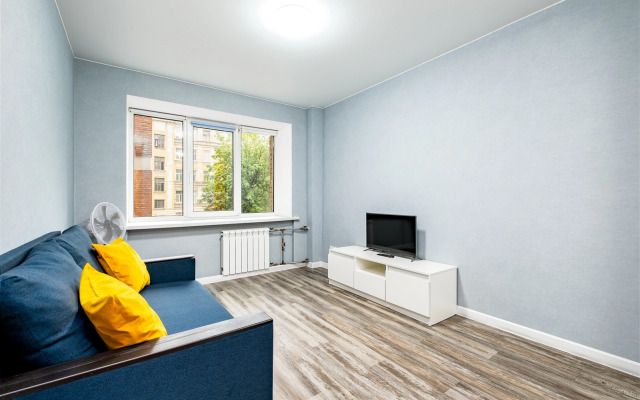 U Metro Tekhnologicheskiy Institut Apartments