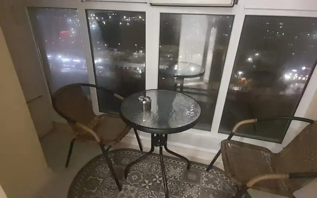 Sovremennaya Kvartira U Vozdushno-Desantnogo Uchilischa Flat