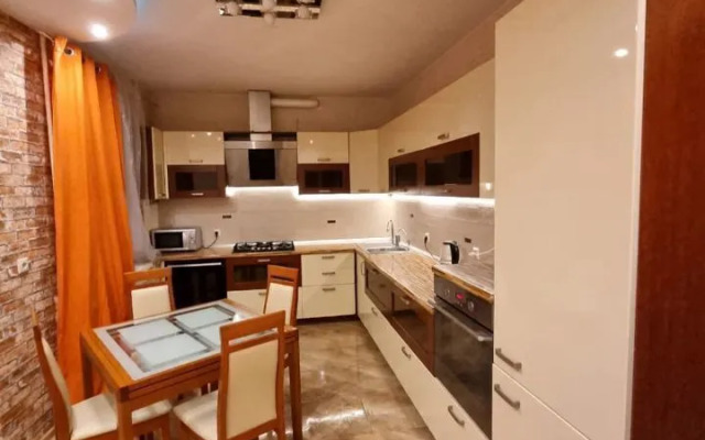 Na Ul. Staronikitskaya 105A Flat