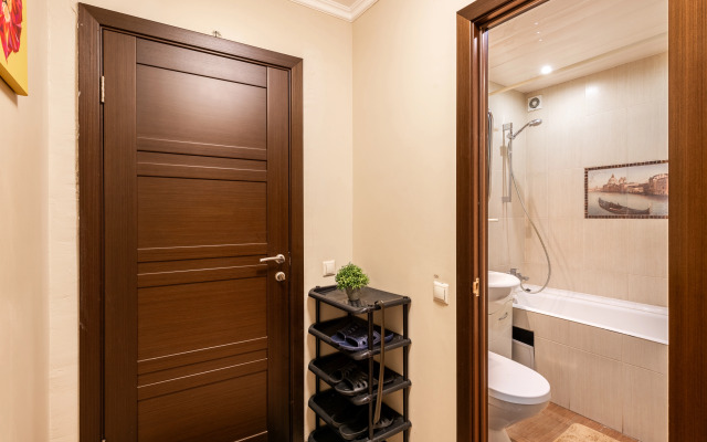 Prostornaya dvukhkomnatnaya Natali u parka Zyuzino Flat