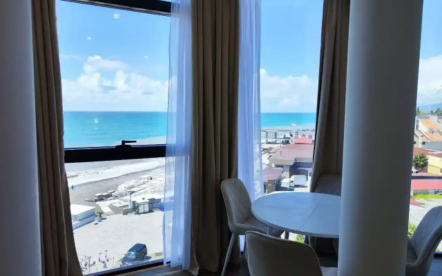 Prostornye S Vidom Na More Apartments