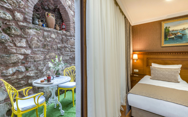 Royan Suites Boutique Hotel