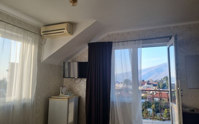 Akhra Guest House