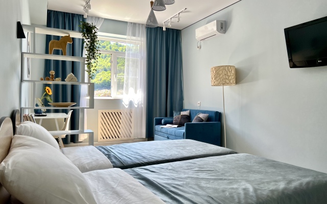 65 m udobnaya dlya semyi naprotiv Kazino s vidom na gory Flat