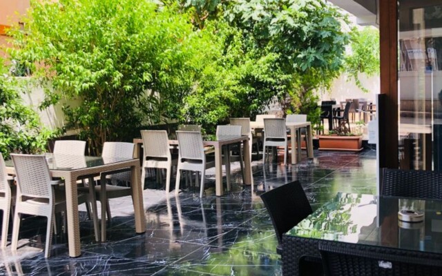 Lavin Garden Hotel