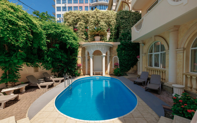 Greys Nairi Hotel