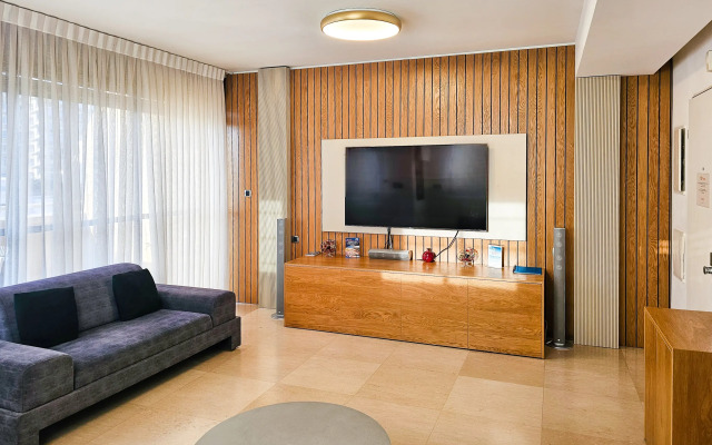 Comfort & Balcony By Feelhome Apartments