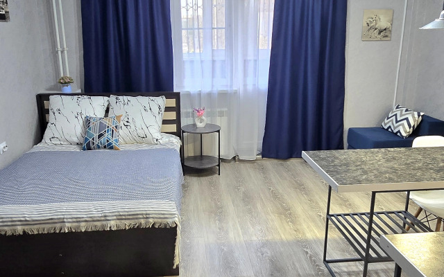 Sovremennaya uyutnaya studiya v luchshem rayone goroda Flat