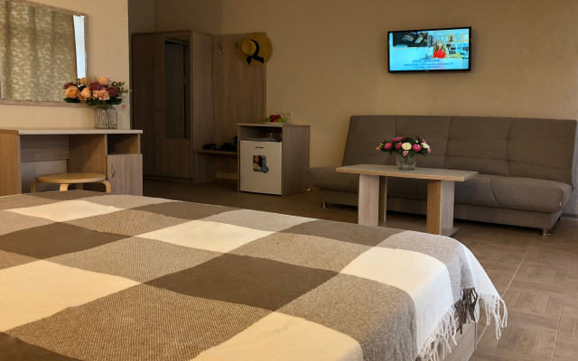AUGUST Na Pionerskom Guest house
