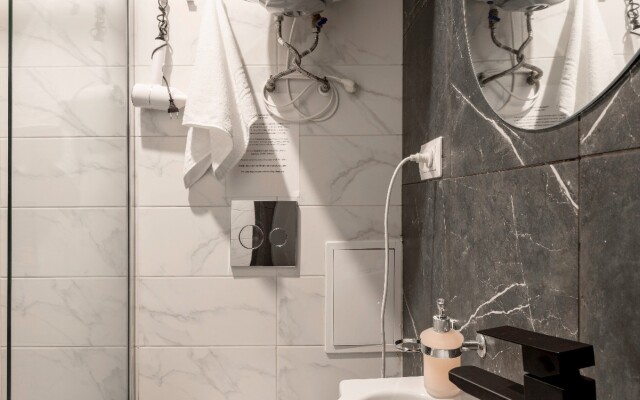 Uluchshennye Na Grecheskom prospekte 5 Apartament