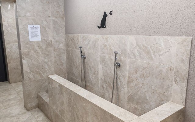 S kondicionerom i parkovkoj Flat