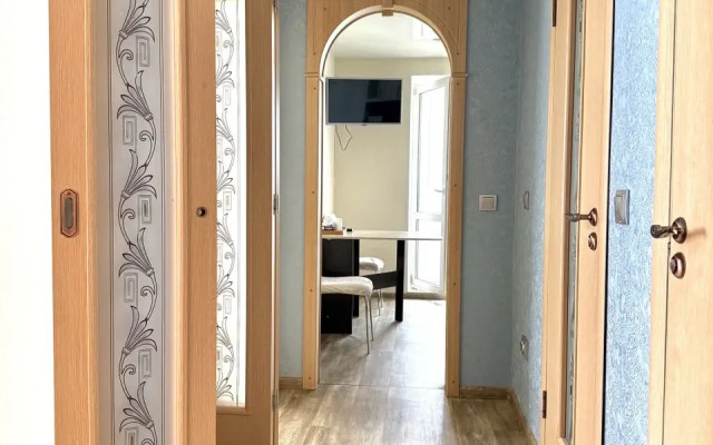Aprel Na Ul. Pugachyova Apartments