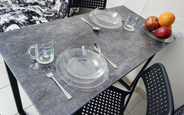 Dvushka Derzkie Koty Milye Pyosiki Flat
