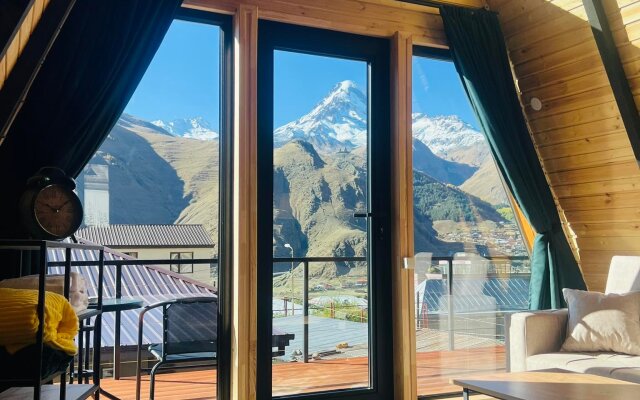 Pyramid Kazbegi Apartments