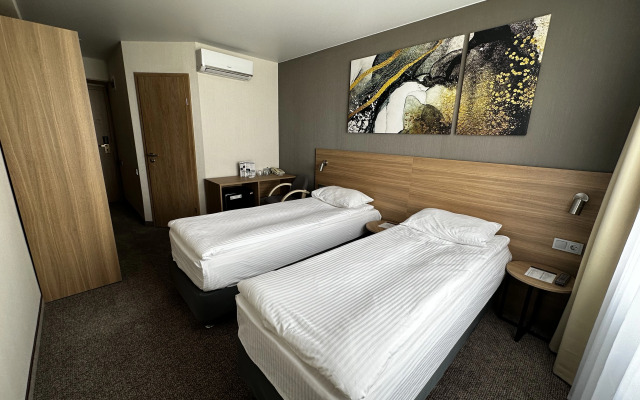 Amaks City Hotel