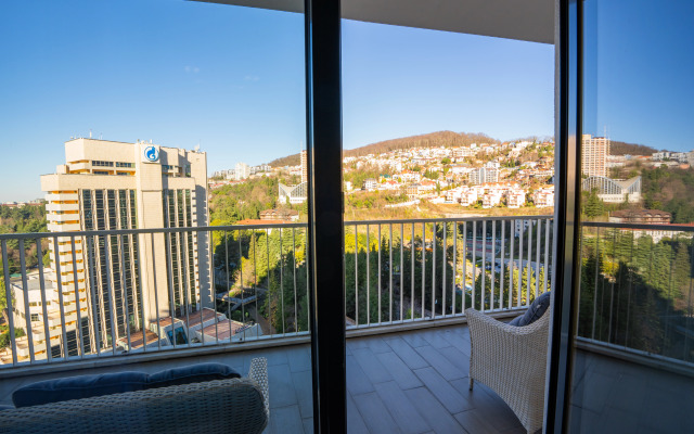 Апартаменты трехкомнатные с видом на море и город