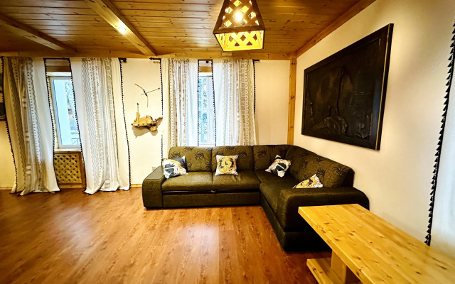Na Alanskoy, 25 "indeyskaya" Flat