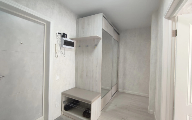 Ryadom S Naberezhnoy Flat