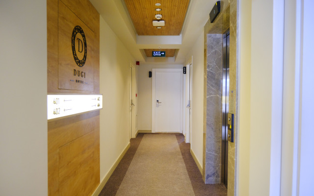 Dugi̇ Hotel