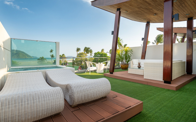 Beachfront luxury villa in Rawai Villa