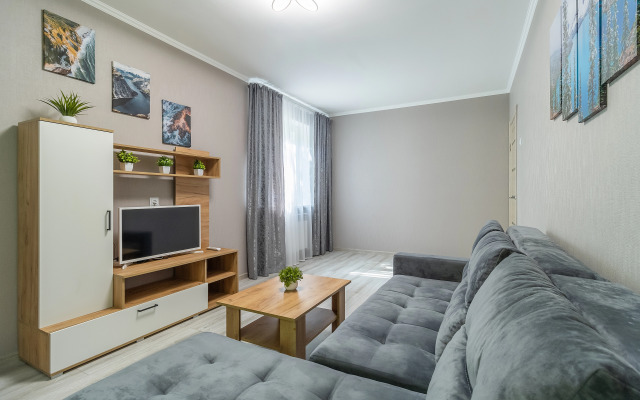 Na Ulitse Nadezhdy Suslovoy, 13 Flat