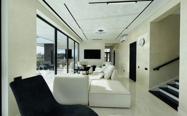 S Basseynom I Baney Villa