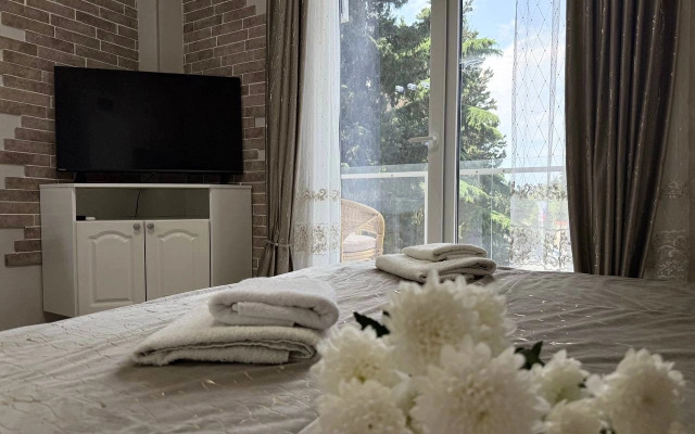 Serdtse Adlera Na Kaspiyskoy Flat