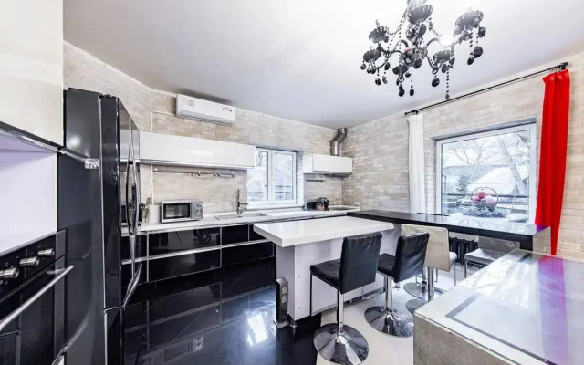 Коттедж Huse Современный с роскошной SPA-зоной в Николиной горе