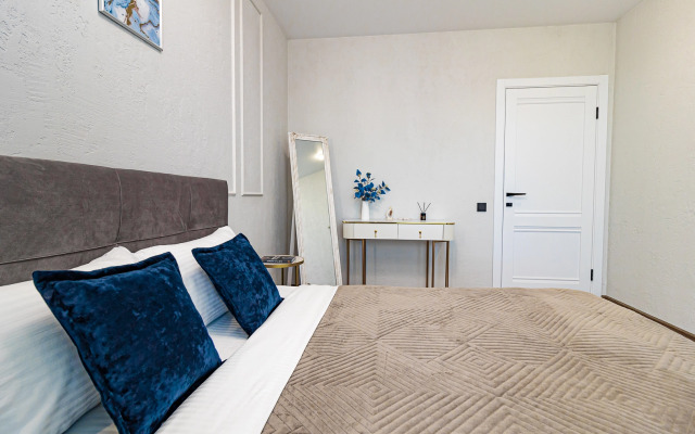 2 Nochi Na Ulitse Imeni Machugi 166b/1 Flat