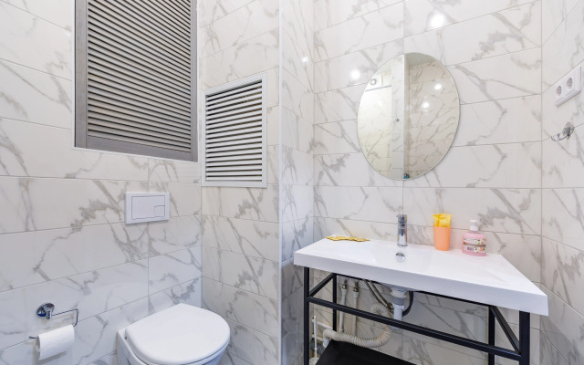 Апартаменты на Крестинского павлин