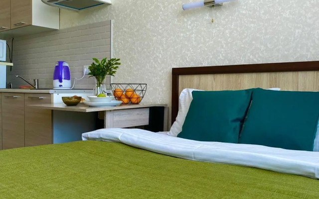 Квартира c бaлконoм в цeнтpе Aдлерa в ЖК Близнецы