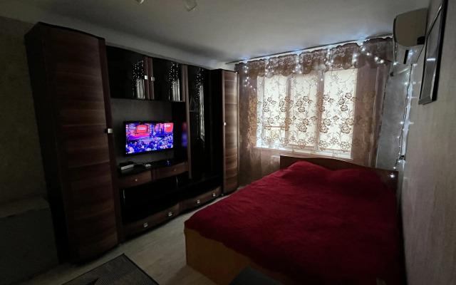 Shikarnaya odnushka vozle Akvaparka Flat