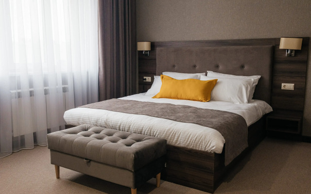 Отель Alex Royal