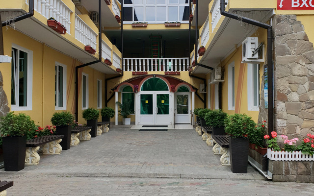 Dom na Alleynoy Guest house