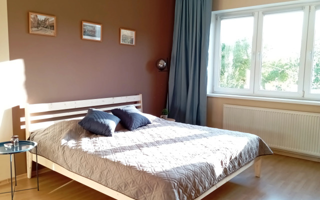S Frantsuzskim Balkonchikom Ryadom S Verkhnim Ozerom Flat