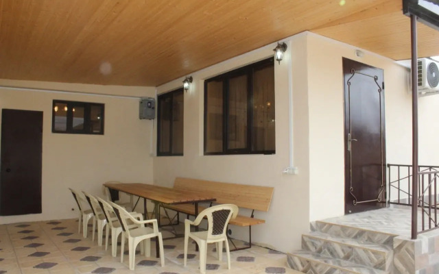 Частный дом в селе Хазар