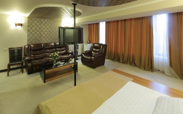 Nairi Hotel
