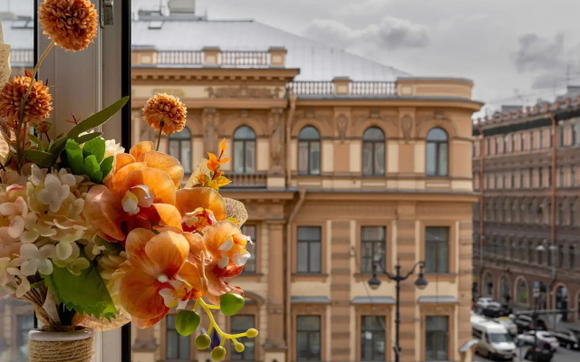 Квартира Трехкомнатная с видом на Невский проспект