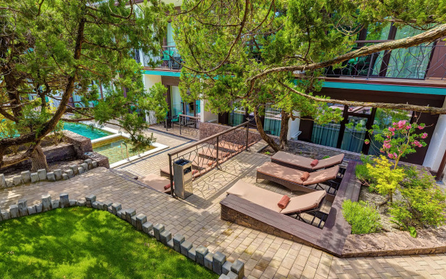 Aura Hotel