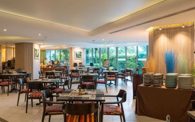 Hotel Wyndham Grand Nai Harn Beach Phuket