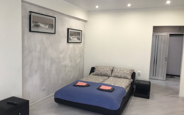 9 Aprelya Apartments