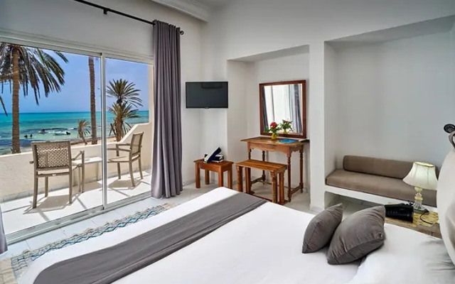 Hari Club Beach Resort