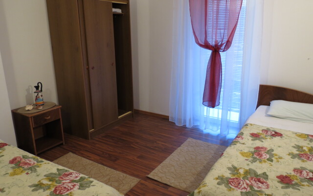 More 1/4 Apartments