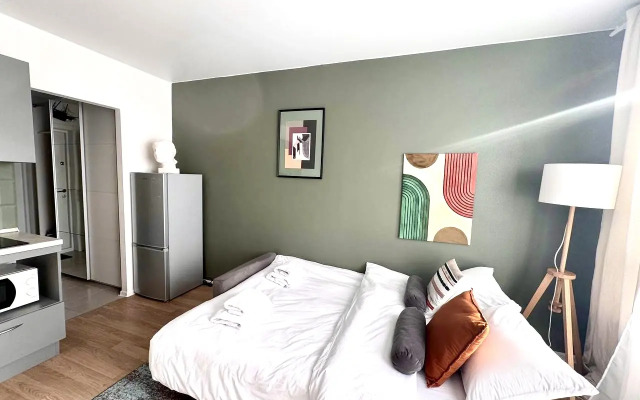 Dizaynerskaya na 33 Etazhe Flat